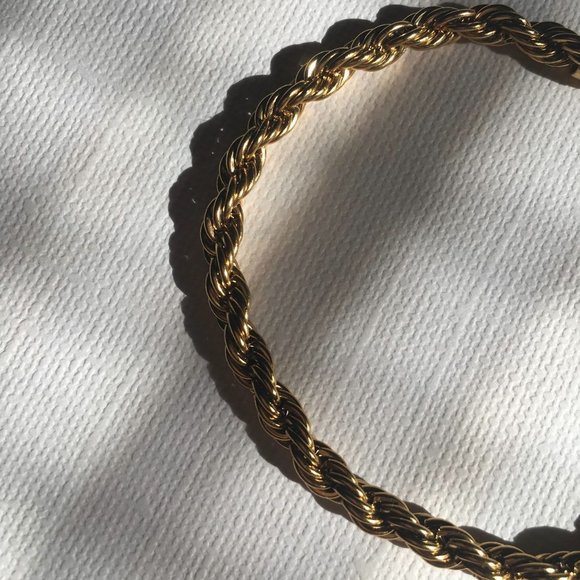 Twisted 18K Gold Chain Necklace - Picture 4 of 5